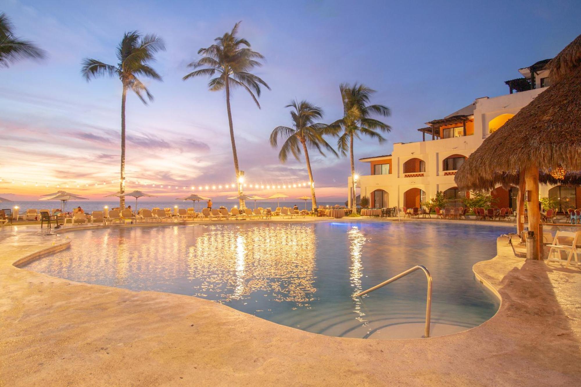 Plaza Pelicanos Club Resort Puerto Vallarta